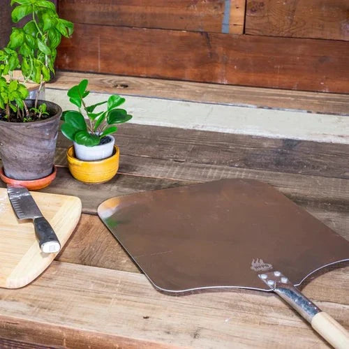 WPPO 16" x 18" Traditional Aluminum Pizza Peel Wood Handle WKPA-1640W